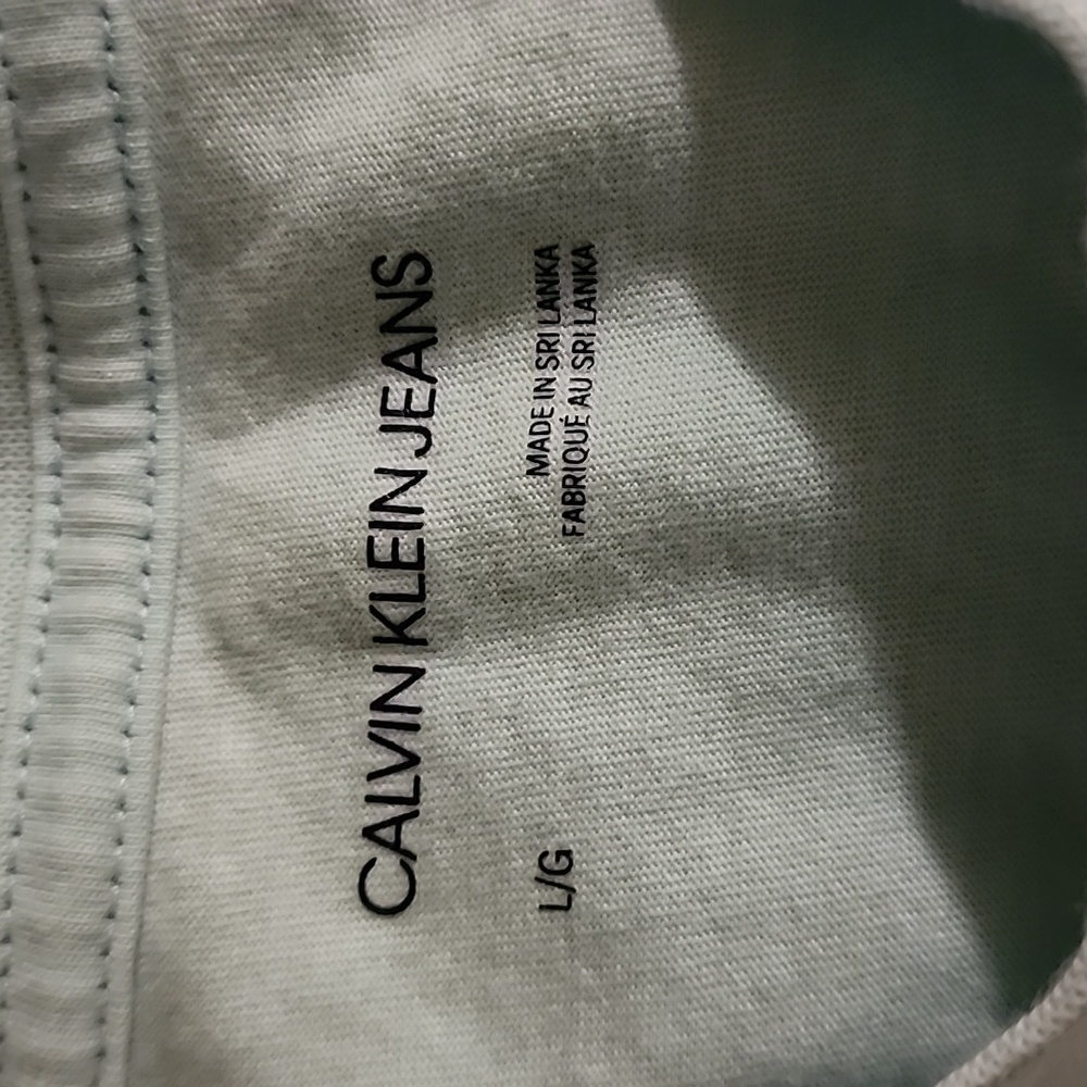 Calvin Klein tee - Picture 3 of 5